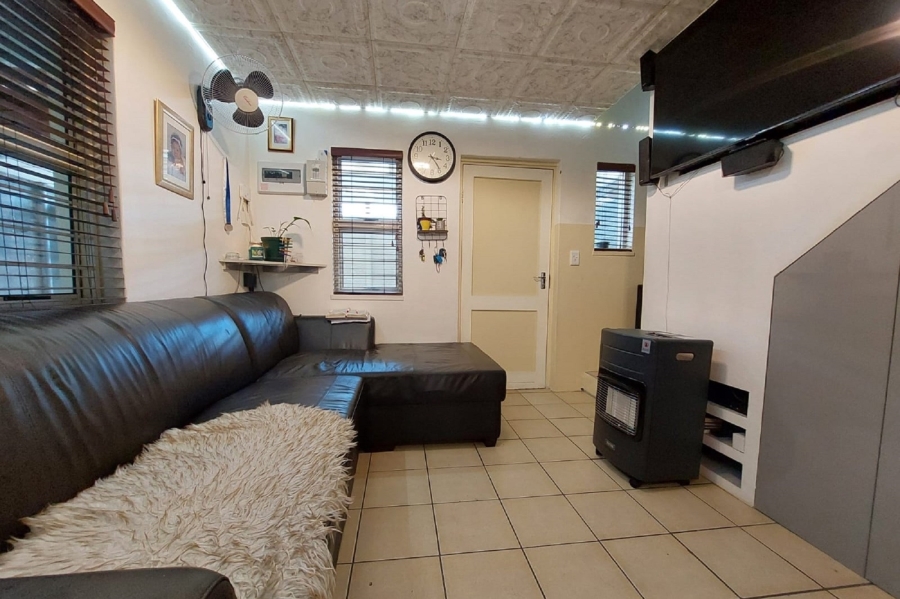 2 Bedroom Property for Sale in Woodlands Western Cape